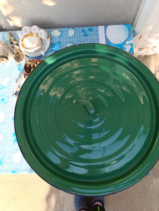 Кастрюля советская на 50 литров в нормальном состоянии,чистая.