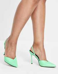 Зеленые туфли на каблуке