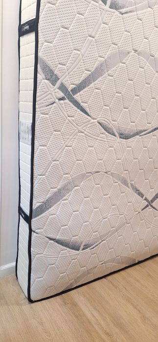 Vând saltea nouă 200×160×21