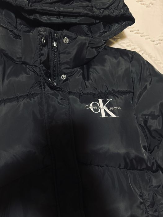 Оригинално,дамско,черно,зимно яке на Calvin Klein.
