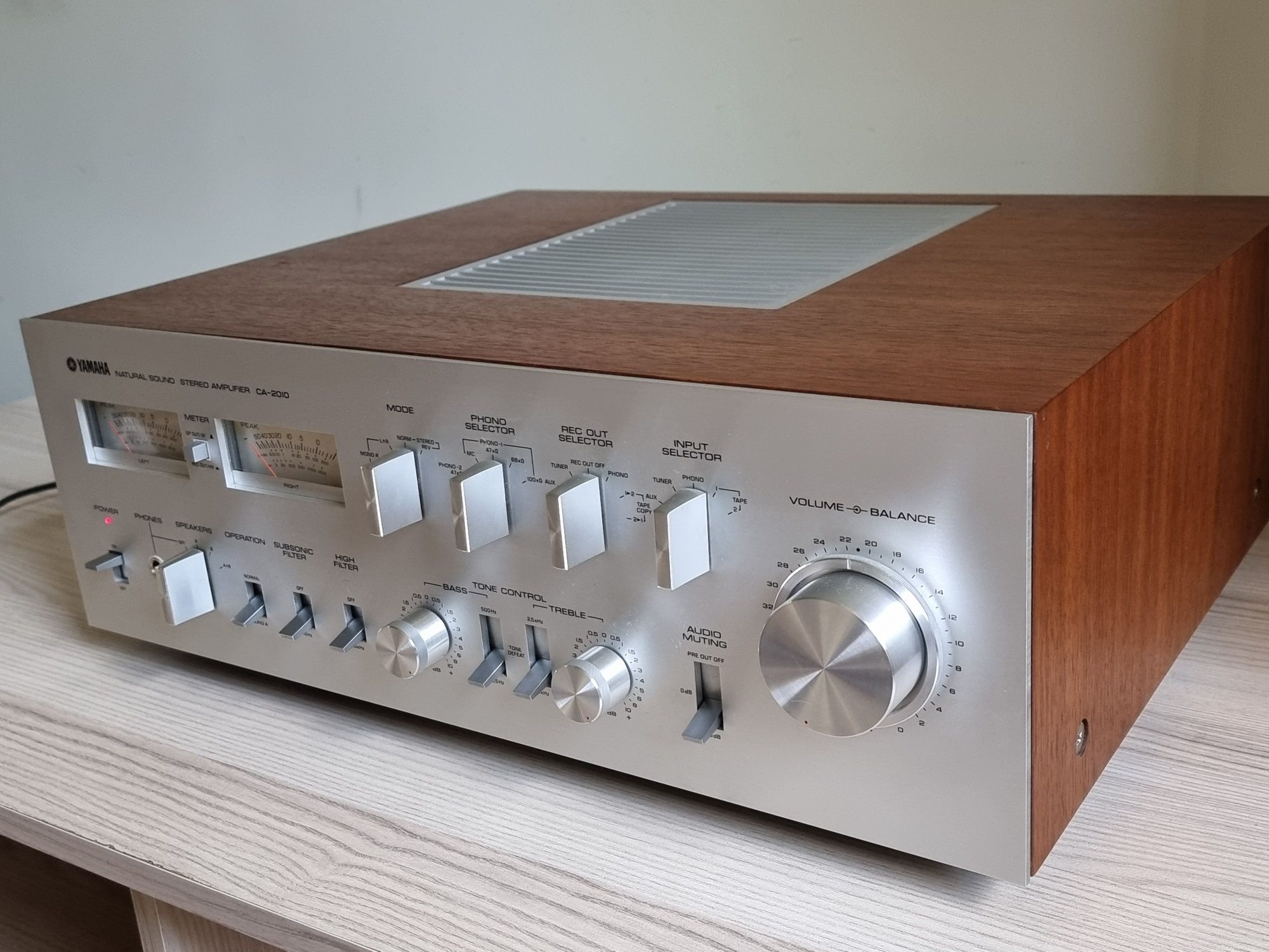 YAMAHA CA-2010 Natural Sound Integrated Stereo Amplifier