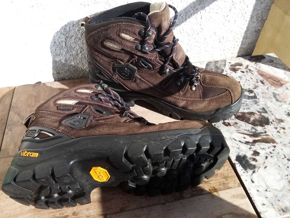 Bocanci pentru munte impermeabili