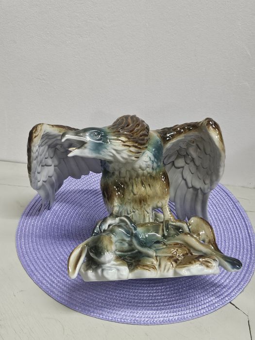 Порцеланова Фигора на  орел.