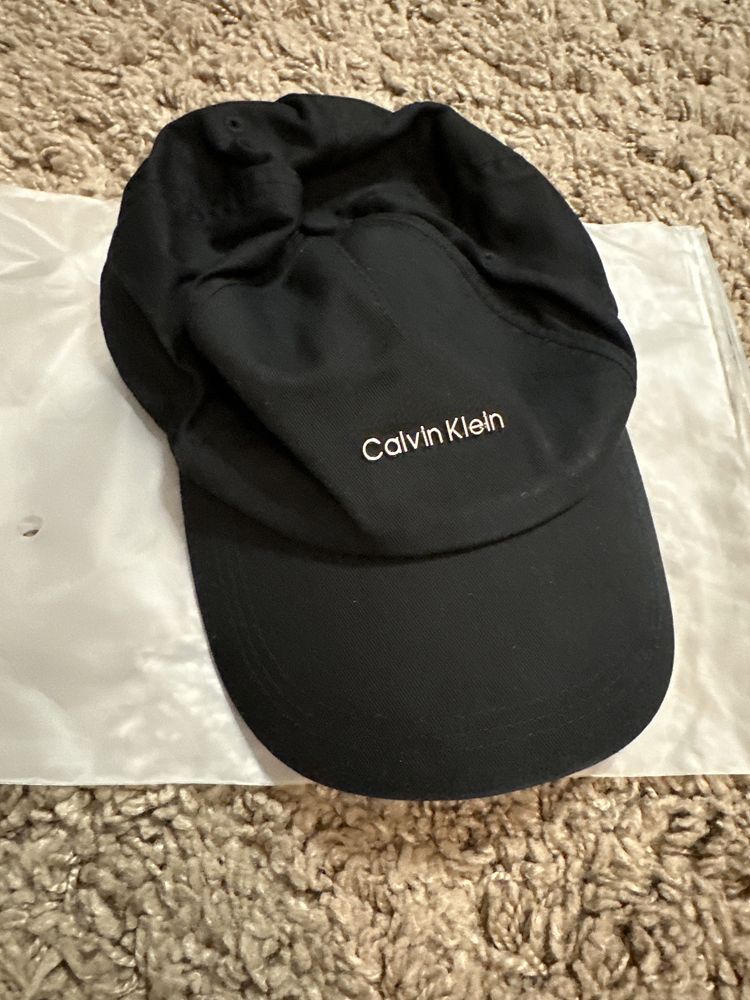 Дамска шапка Calvin Klein