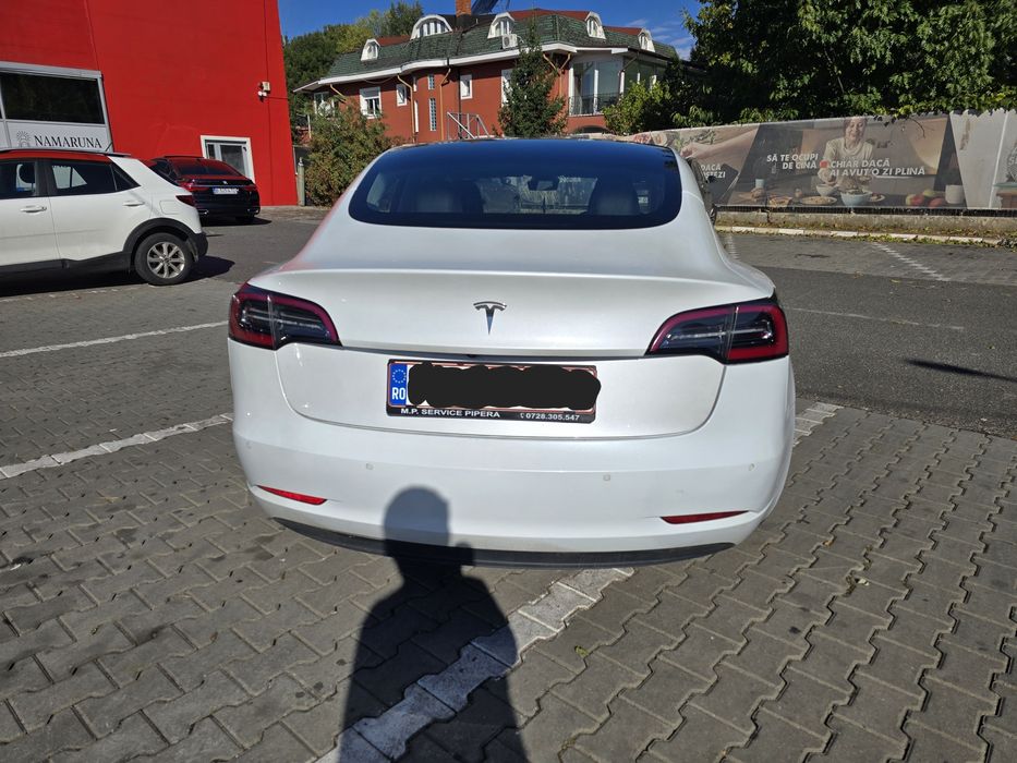 Tesla model 3 sr+ 2020