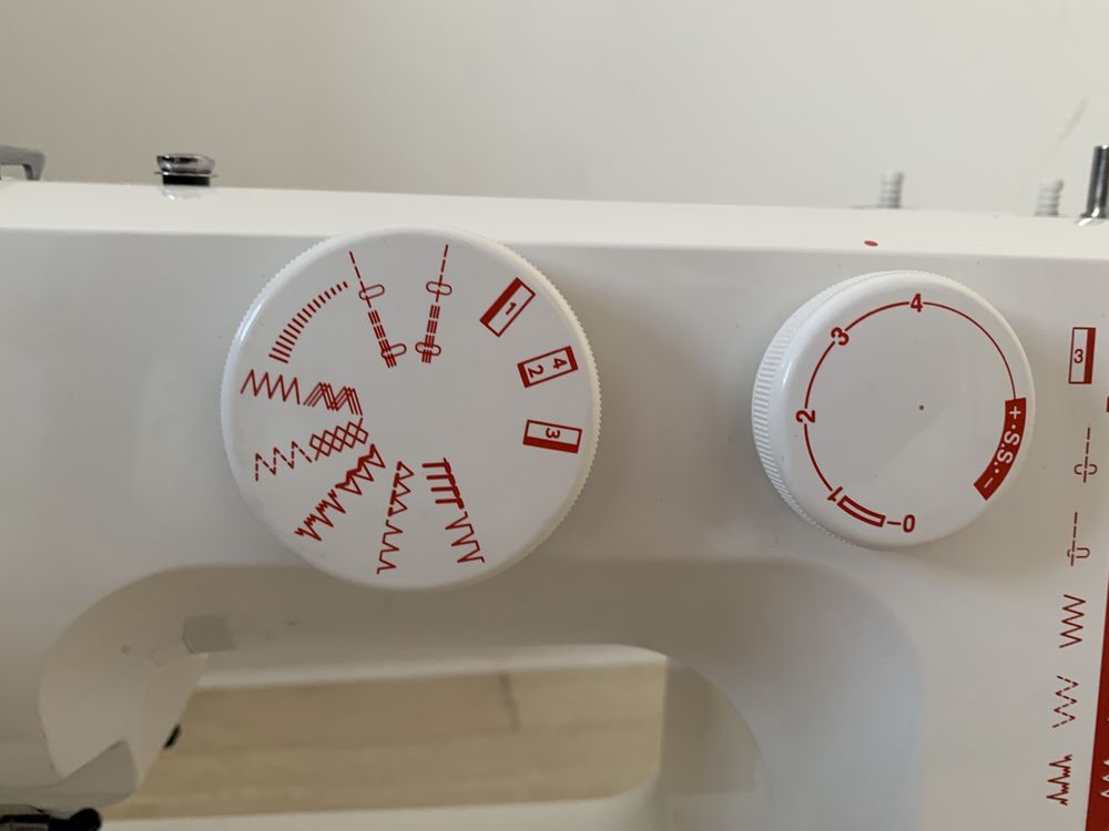 Швейная машинка Janome 3112R — почти новая, использовалась 2 раза