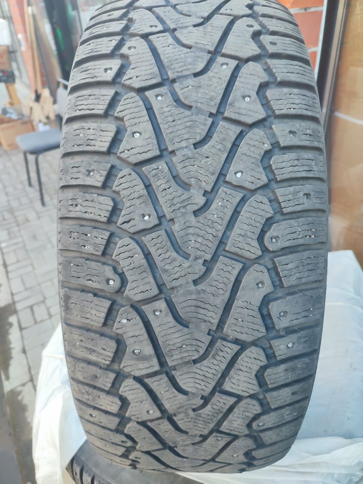 Продам шины комплект с шипами