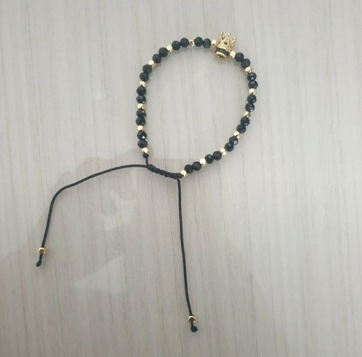 Brățară elegantă cu mărgele negre și aurii