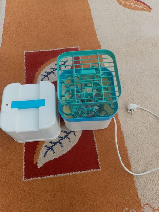 Vând sterilizator biberoane și cântar de bebeluș