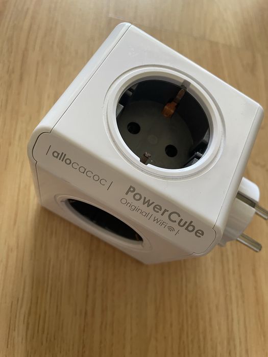 Разклонител с 4 гнезда и усилвател на wifi сигнал