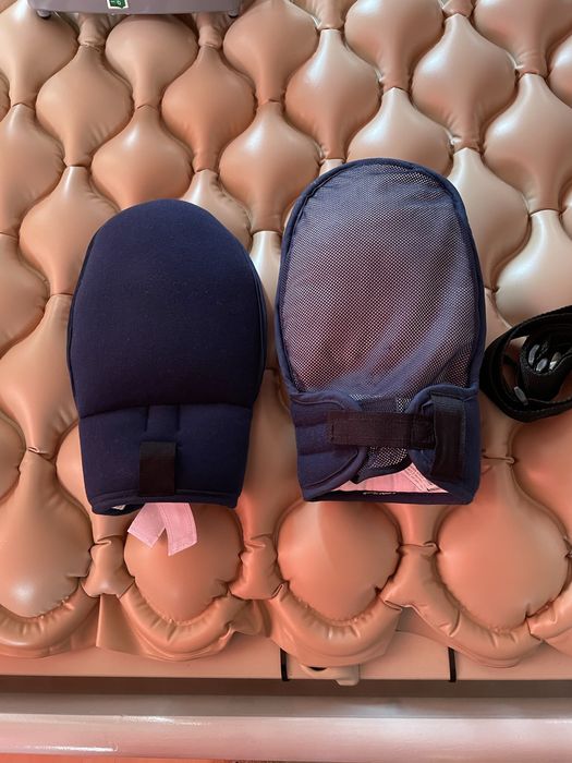 Manusi de protectie pentru persiane cu handicap