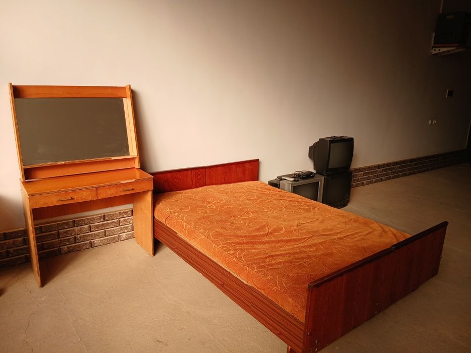 Кроват сотилади.