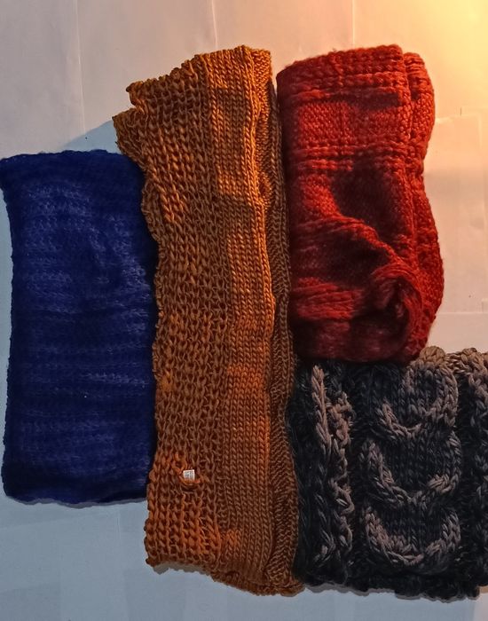 Patru gulere de dama noi