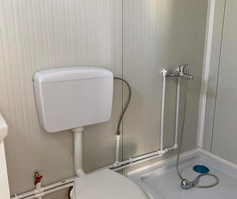 Vand containere de locuit sau de șantier