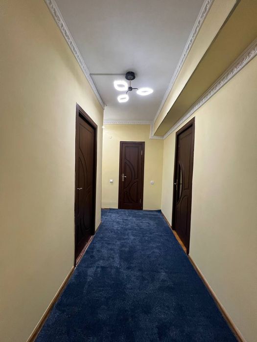 Sergeli 8xudud 2/3/7 kvartira sotiladi 68m² 3xona qisa bóladi