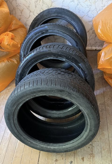 Продавам Pirelli 295/40/21 зимни