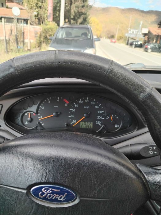 Форд фокус 1,8d автомобил