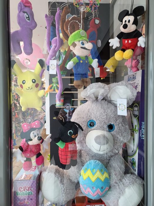 Jucarii si hainute de vanzare