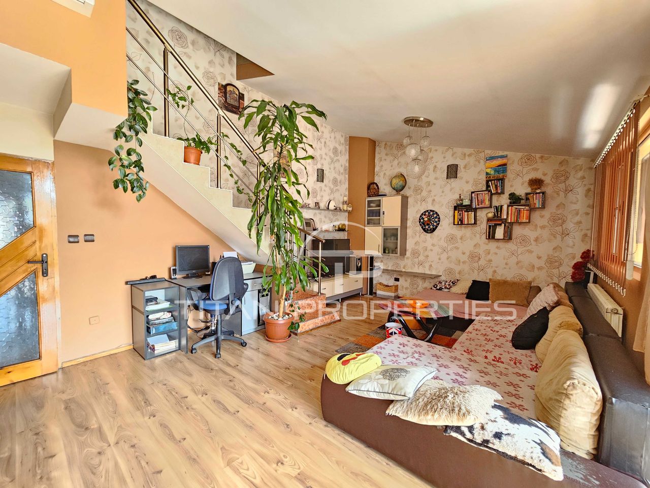 Продава се Мезонет в Стара Загора, Център - 122 кв.м за 1271 €/кв.м - Снимка #1