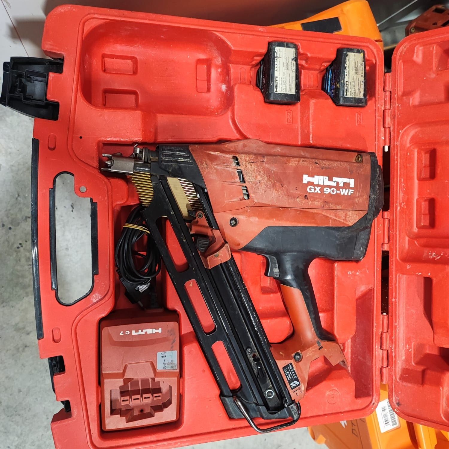 Хилти Hilti GX90 пистолет такер за дърво кове пирони от 50 до 90 мм