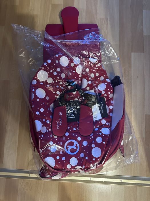 Jeremy Scott тапицерия за Priam 4