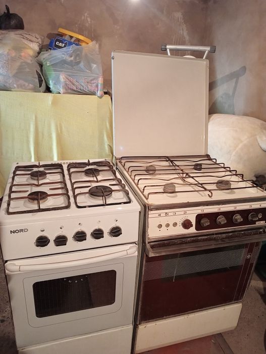 2 газовые плиты отлично работает