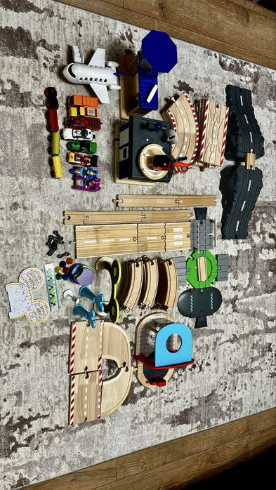 Circuit cale ferata lemn, piese si figurine incluse
