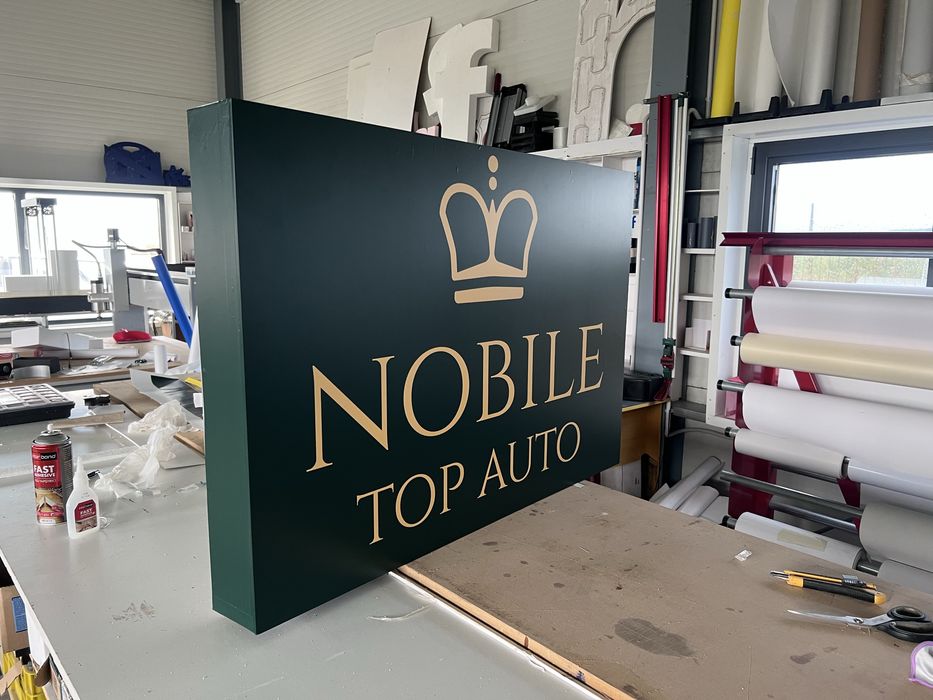 Casete luminoase din banner sau plexi