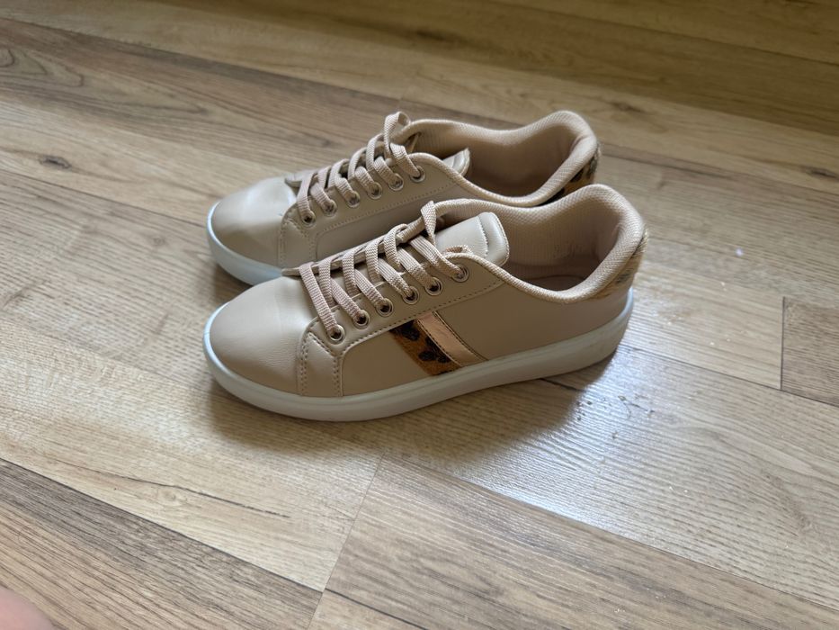 Кроссовки женские бежевые леопард