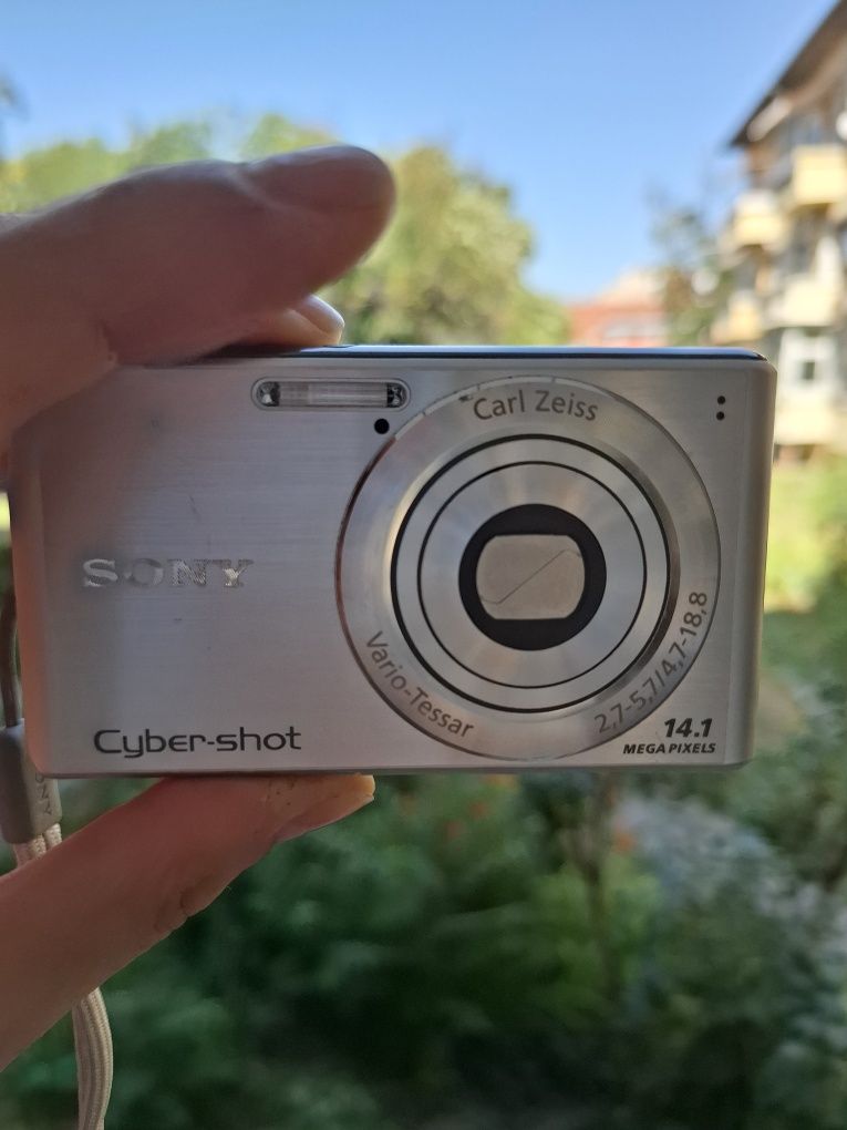 Комплект Компактен дигитален фотоапарат камера SONY Cybershot DSC-W530