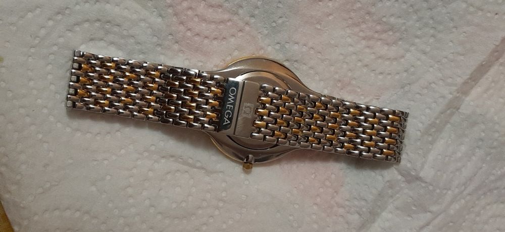 Продавам Масивен тънък часовник omega Работещо/внос от Швеция