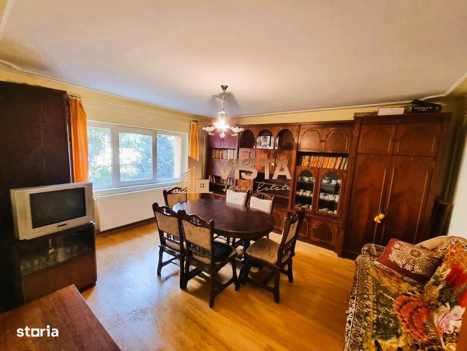 Apartament 3 camere, 2 bai, decomandat. Zona Racadau,Parcul Trandafiri