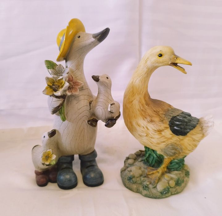 Figurine decorative Colecția Leonardo, din rășină acrilica.