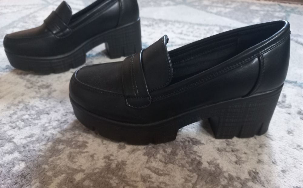 Продам туфли лоферы 36размер