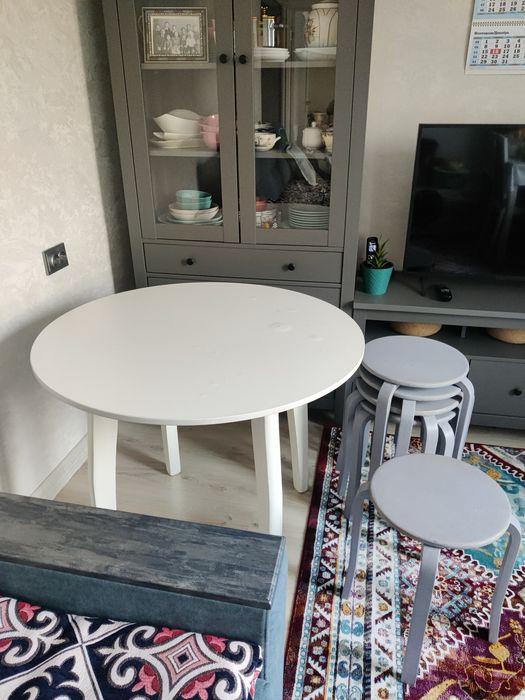 Кухонный стол с 5 табертками