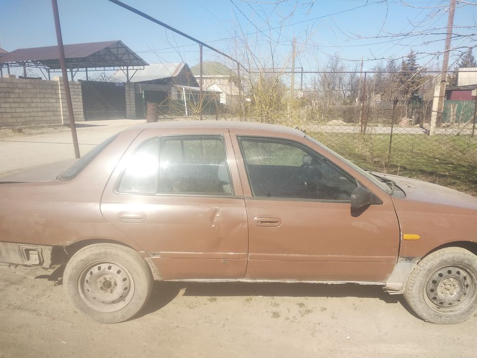 Машина нисан санни 1992гг на ходу