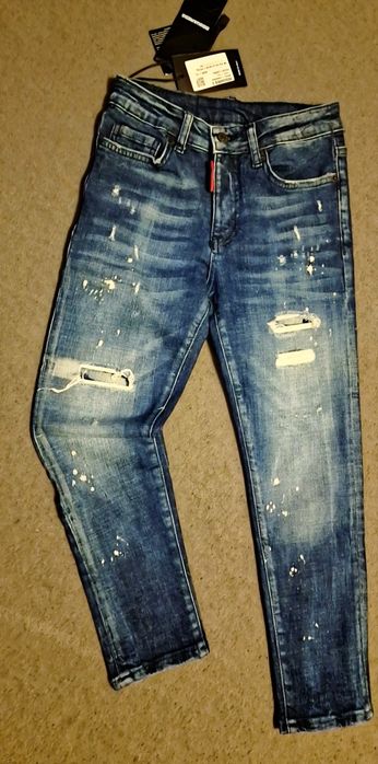 Blugi Dsquared2 Copii
Lungimea totala a blugilor sunt de 80 cm