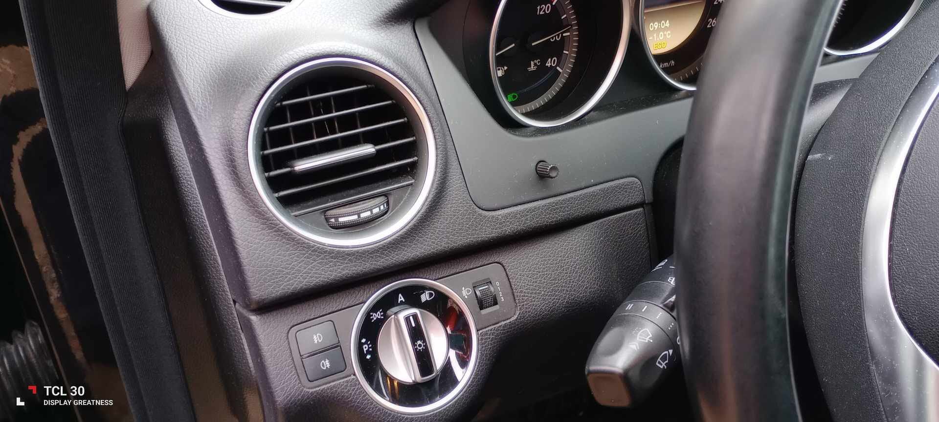 Vând Mercedes-Benz C200