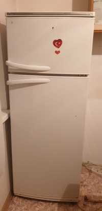 Продам холодильник Атлант. Рабочий