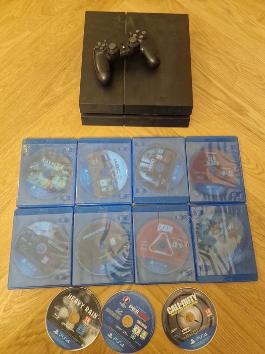 PlayStation  4 cu 1 maneta si 11 jocui