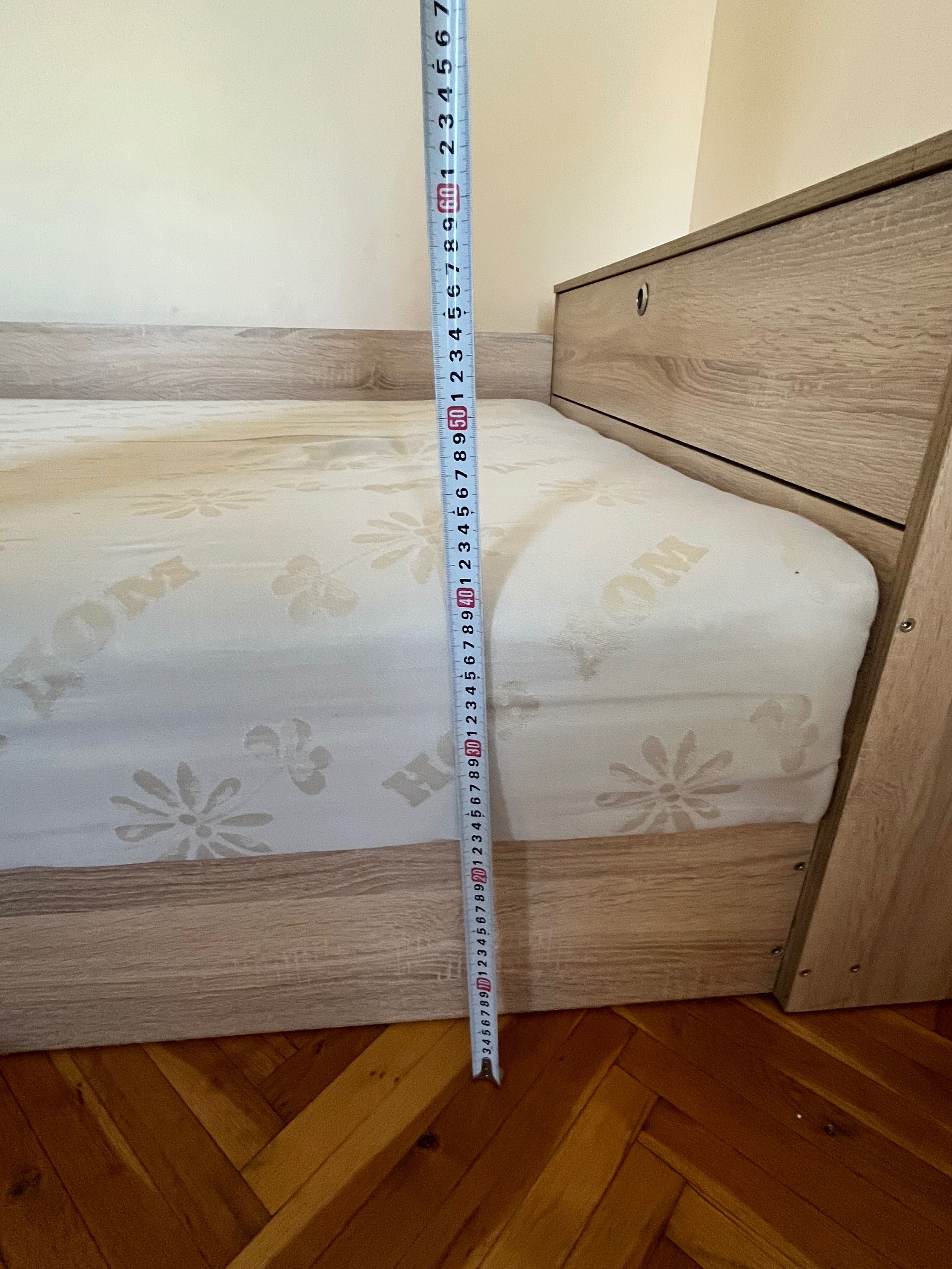 Приста с ракла и повдигащ механизъм