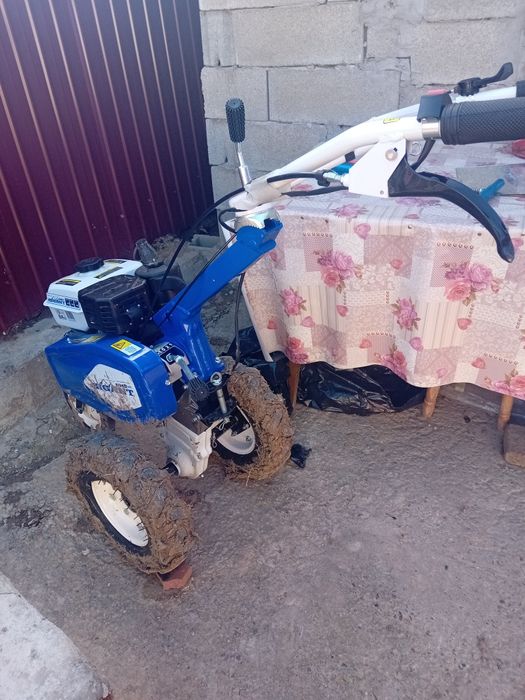 Vând motosapa+remorca