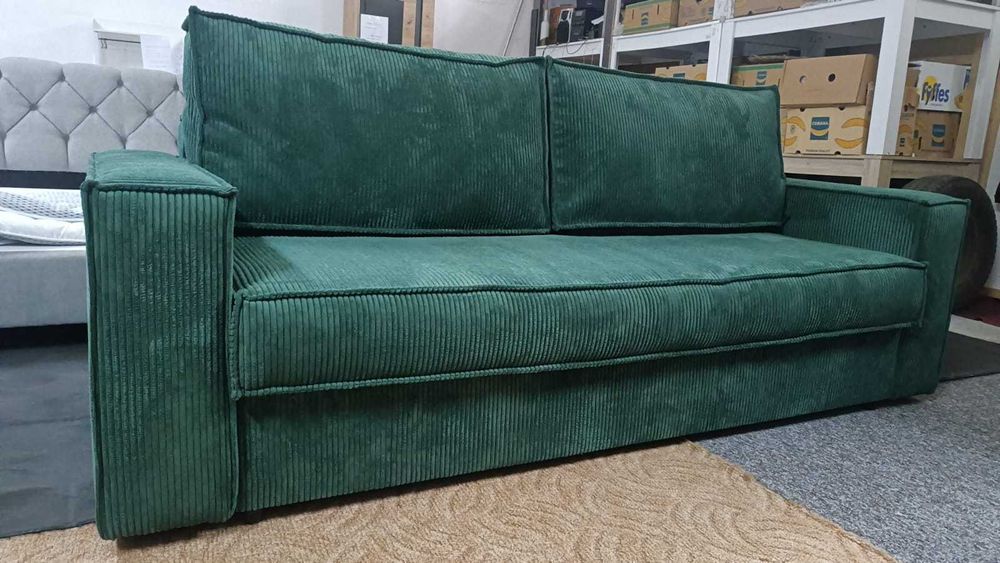 Vand canapea extensibila material plusat raiat verde smarald