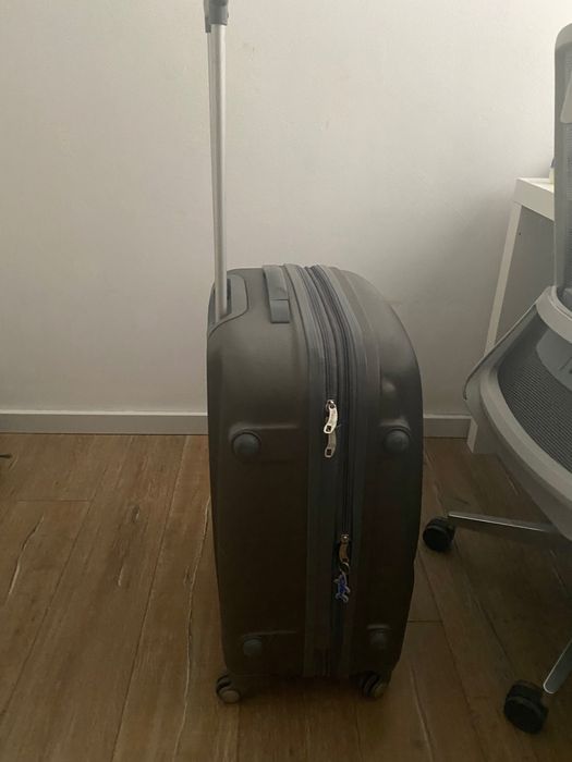 Твърд куфар Estil среден рамер