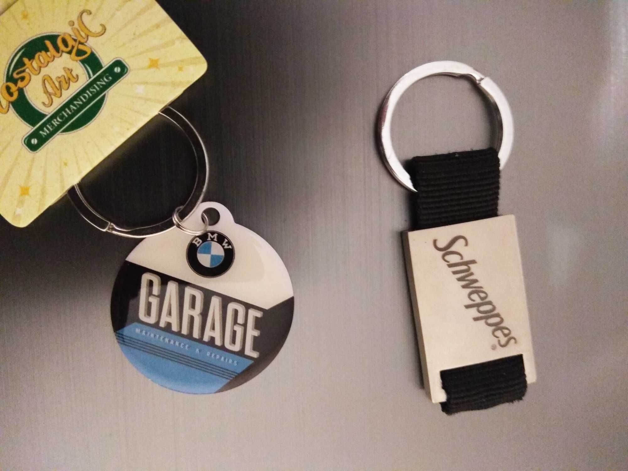 BMW GARAGE и Schweppes ключодържатели. БМВ
