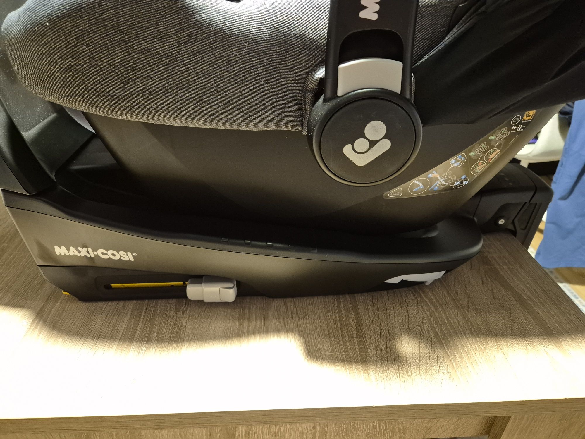 Scoica auto Maxi-Cosi + isofix Maxi-Cosi FamilyFix3