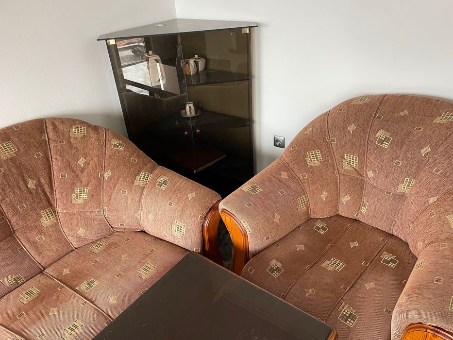 Диван маса и шкаф