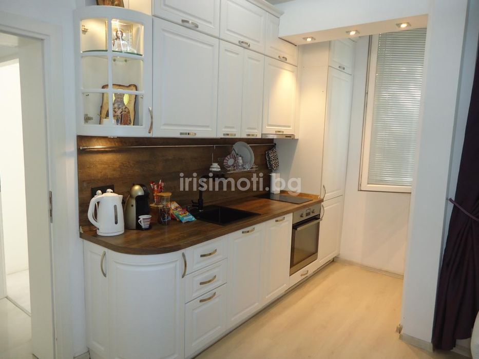 Под наем тристаен, €820, 70кв.м. в Оборище