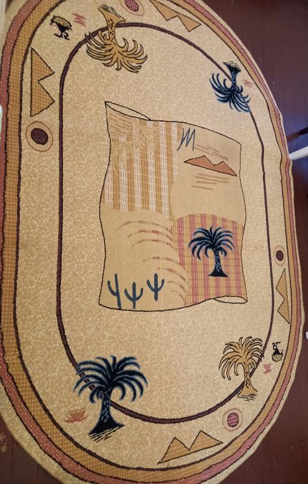 Vînd covor oval !