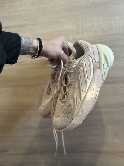 Adidas Ozelia.